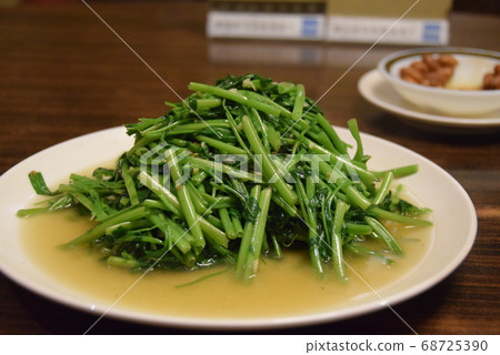 Stir-fried garlic from Taiwanese cuisine Stir-fried garlic from Taiwanese cuisine 68725390