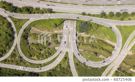 Cars, Intersections, Olympic Road, Yeouido, Yeongdeungpo-gu, Seoul Cars, Intersections, Olympic Road, Yeouido, Yeongdeungpo-gu, Seoul 68725406