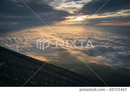 Chaoyang and sea of clouds from Mount Fuji Chaoyang and sea of clouds from Mount Fuji 68725467