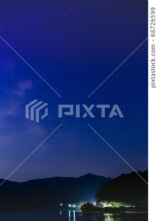 Night sky of Lake Okutama August 68726599