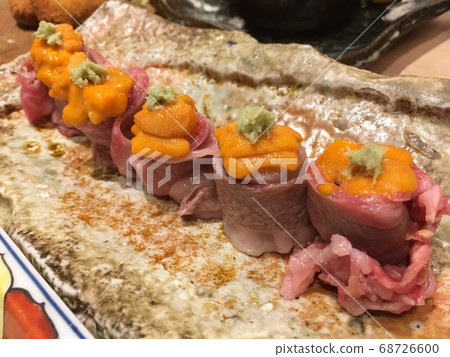Sea urchin meat roll sushi Sea urchin meat roll sushi 68726600