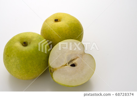 Fresh and delicious ♪ 20th century pears with autumn taste Fresh and delicious ♪ 20th century pears with autumn taste 68728374