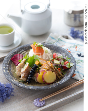 Japanese plate of meat rolls and menta rice balls Japanese plate of meat rolls and menta rice balls 68728962