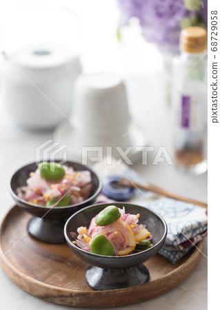 醃豆角和紅洋蔥 68729058