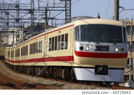 Seibu Ikebukuro Line, Limited Express Musashi (Red Arrow Classic) Seibu Ikebukuro Line, Limited Express Musashi (Red Arrow Classic) 68729941