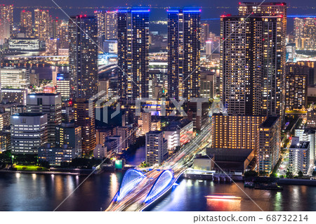<<Tokyo>> Night view of the Chuo-ku Bay Area with tower apartments <<Tokyo>> Night view of the Chuo-ku Bay Area with tower apartments 68732214