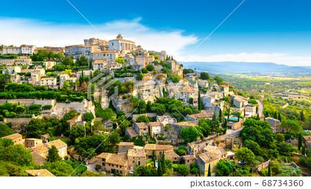View of Gordes, a small medieval town in Provence, France 68734360