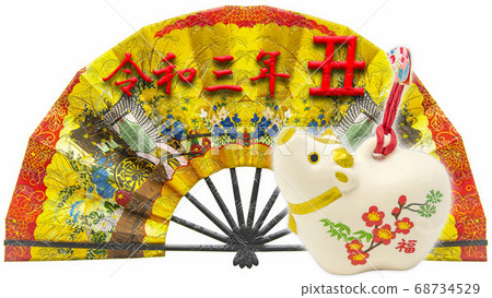 Reiwa Sannensai生肖,金扇和牛肉雕像 Reiwa Sannensai生肖,金扇和牛肉雕像 68734529