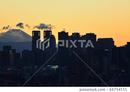 從文京區市民的富士山和新宿子中心的視圖 68734555