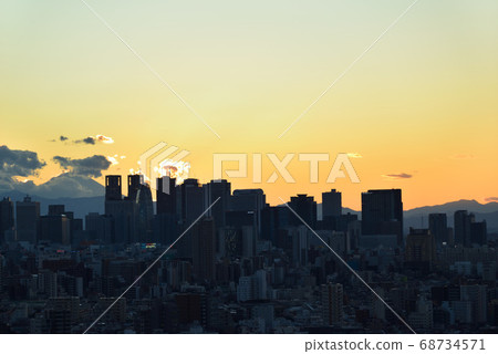 從文京區市民的富士山和新宿子中心的視圖 從文京區市民的富士山和新宿子中心的視圖 68734571