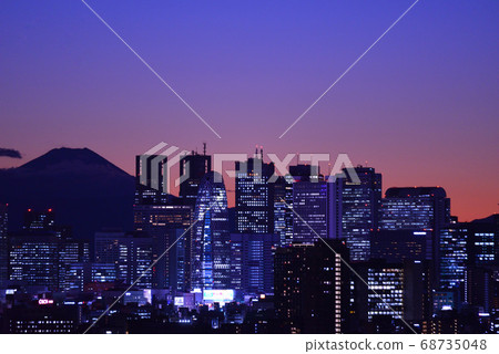 Night view of Mt. Fuji and Shinjuku sub-center viewed from Bunkyo Civic Center Night view of Mt. Fuji and Shinjuku sub-center viewed from Bunkyo Civic Center 68735048