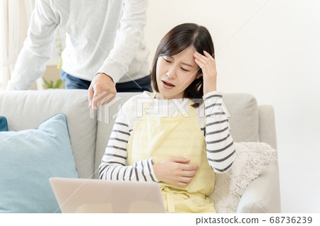 A couple checking financial assets 68736239