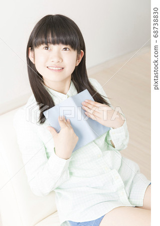 讀書的女孩 讀書的女孩 68738830