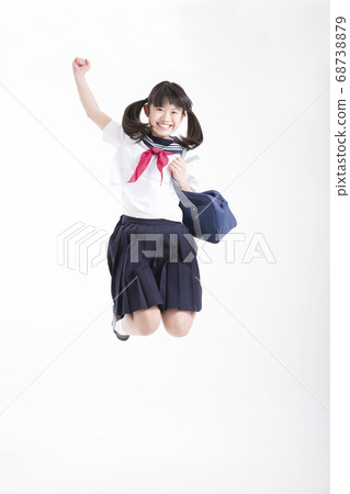 Jump junior high school student to jump 68738879