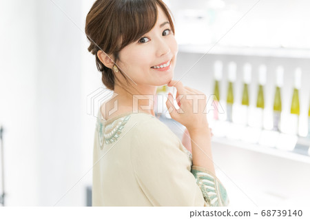 喜歡購物的女性 喜歡購物的女性 68739140