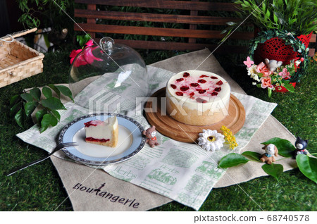 草莓乳酪蛋糕 Strawberry cheesecake 68740578