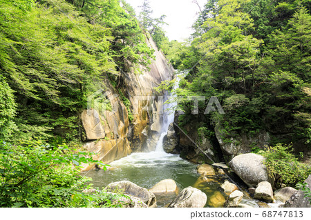 Yamanashi Prefecture's Famous Rocks Shosenkyo Summer (Cloudy) 68747813