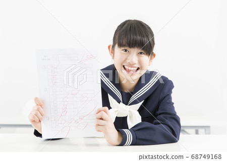 Female junior high school student who is pleased with full marks Female junior high school student who is pleased with full marks 68749168