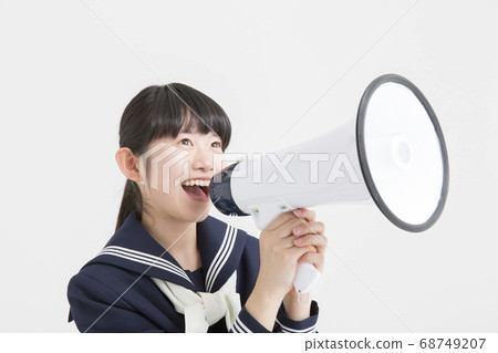 女初中學生用擴音器大喊 女初中學生用擴音器大喊 68749207