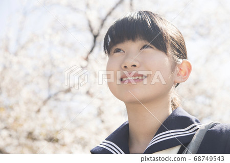 微笑女孩初中生 68749543