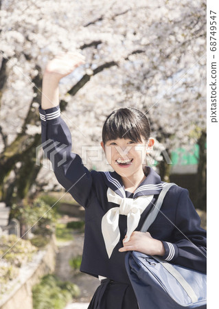 Women's junior high school students waving their hands Women's junior high school students waving their hands 68749547