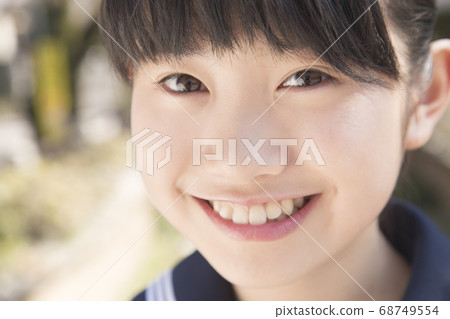 微笑女孩初中生 微笑女孩初中生 68749554