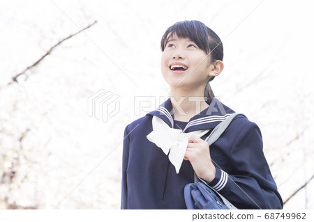 櫻花和女孩初中生 68749962