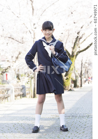 櫻花和女孩初中生 櫻花和女孩初中生 68749971