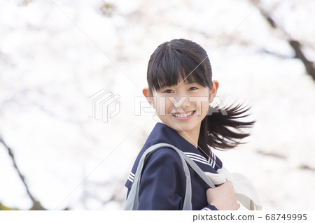 櫻花和女孩初中生 68749995