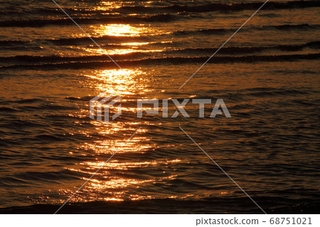 Evening scenery of Shinkai Beach Evening scenery of Shinkai Beach 68751021
