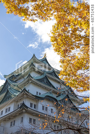 名古屋城堡在秋天的顏色 68751438