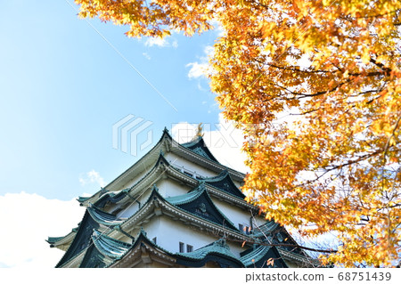 名古屋城堡在秋天的顏色 68751439