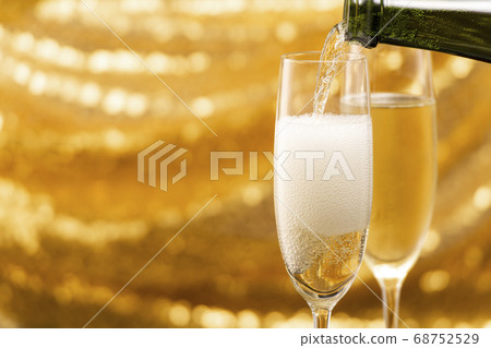 用香檳慶祝 68752529