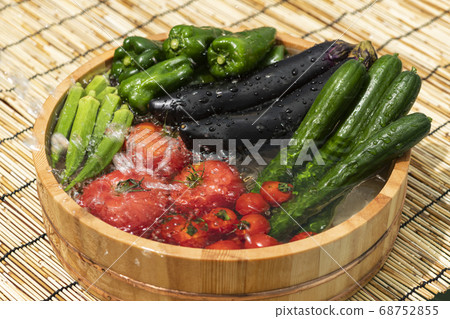 Summer vegetables to cool in a tub Summer vegetables to cool in a tub 68752855