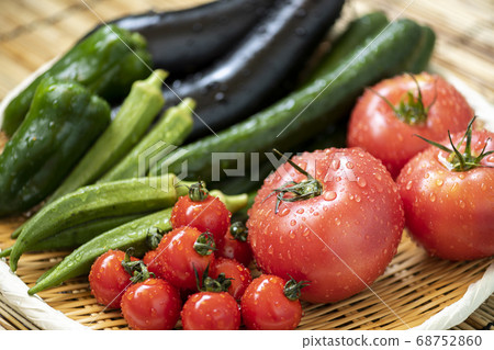Summer vegetables served with miso soup 68752860