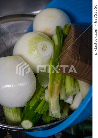 Making acorn jelly 68753550