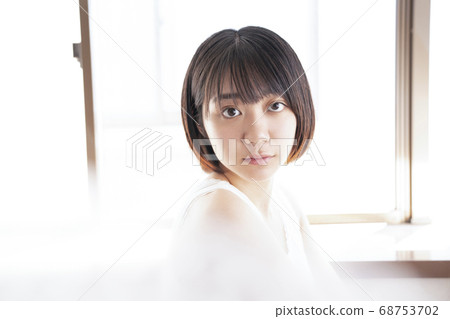 Women's portrait 68753702