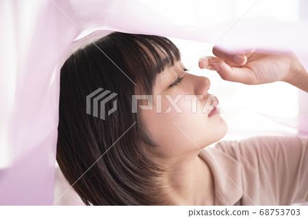 Women's portrait 68753703