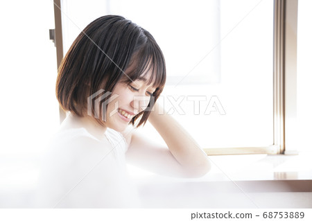 Women's portrait 68753889