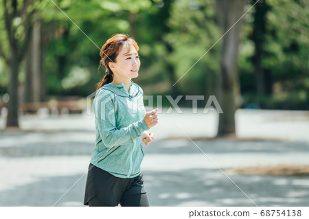 女人走路 女人走路 68754138