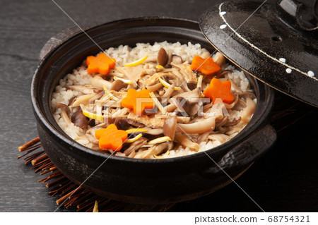 Cooked Mushroom Rice 68754321
