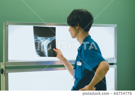 roentgen, x-ray scan, physician 68754778