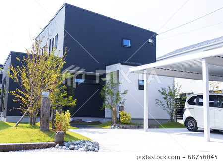 Building entrance approach exterior exterior Building entrance approach exterior exterior 68756045