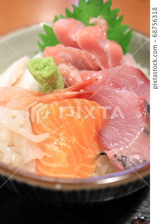 美味的海鮮碗 美味的海鮮碗 68756318