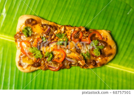 Curry nan Curry pizza made from Indian bread (nan) Curry nan Curry pizza made from Indian bread (nan) 68757501