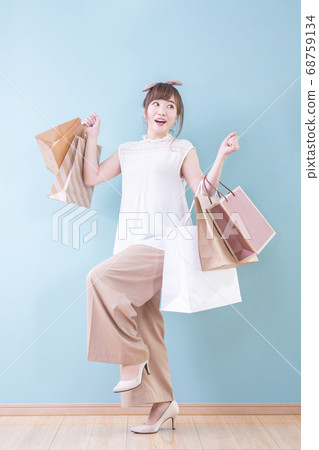 Women shopping Women shopping 68759134