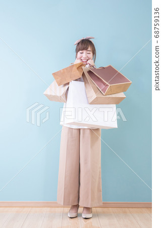 Women shopping Women shopping 68759136