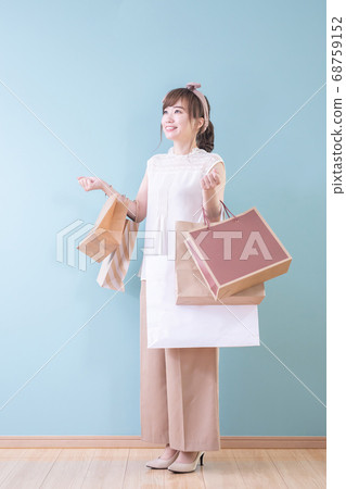 Women shopping Women shopping 68759152