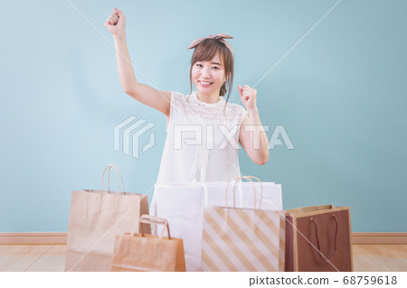 A woman who did a lot of shopping (bomb buying) A woman who did a lot of shopping (bomb buying) 68759618