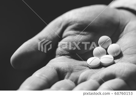 Drugs are dangerous to youth health. 68760153
